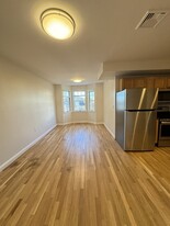 393 W Broadway, Unit 8 Apartamentos