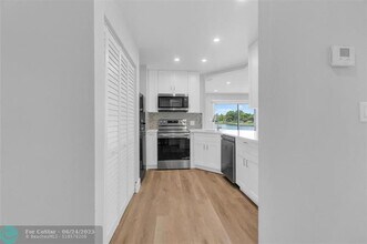 3425 NW 44th St in Lauderdale Lakes, FL - Building Photo - Building Photo