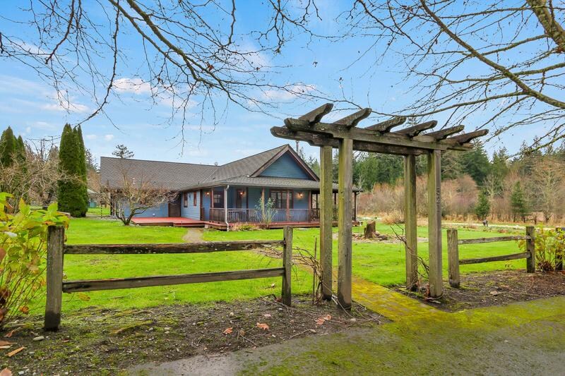 521 Redmond-Fall City Rd SE in Redmond, WA - Foto de edificio