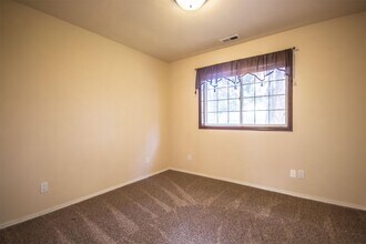 206 S Riverside Harbor Dr in Post Falls, ID - Foto de edificio - Building Photo