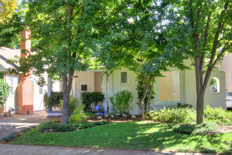 2679 16th Street in Sacramento, CA - Building Photo - Building Photo