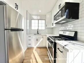 1403 N Vista St in Los Angeles, CA - Building Photo - Building Photo