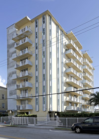 Knightsbridge Condominium in Miami Beach, FL - Building Photo - Building Photo