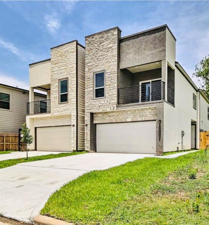 4909 Sunflower St in Houston, TX - Building Photo