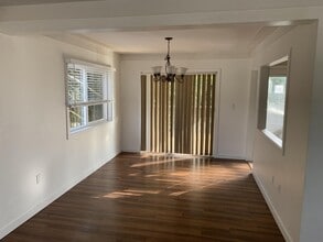 781 Arncote Ave in Victoria, BC - Building Photo - Building Photo