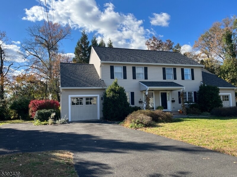8 Jane Rd in New Providence, NJ - Building Photo