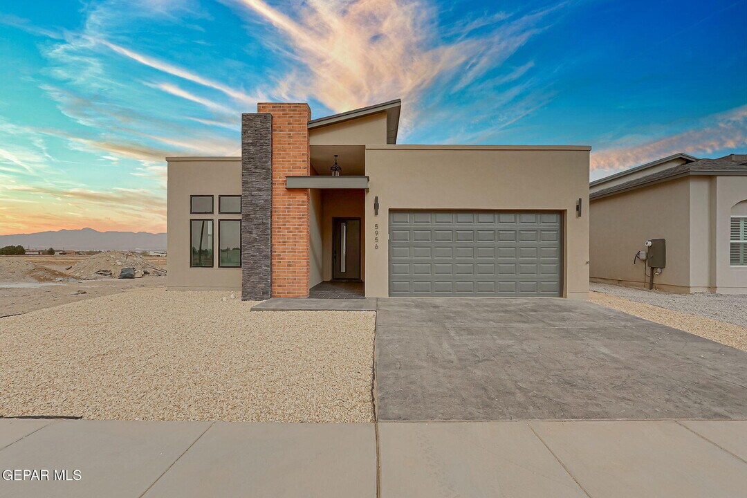 5956 Mohegan Sun St in El Paso, TX - Building Photo