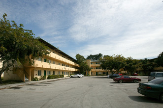 Campbell Arms Apartments in Homestead, FL - Foto de edificio - Building Photo