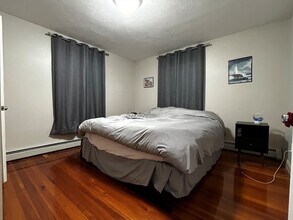 32 Harbor St, Unit 2 in Salem, MA - Building Photo - Building Photo