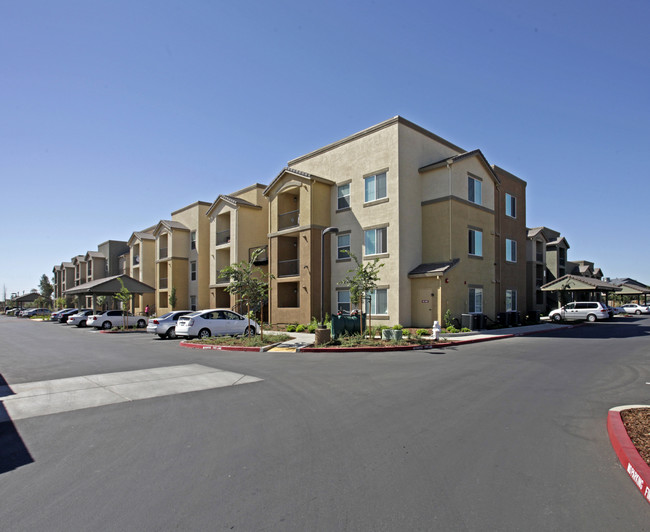 Arbor Creek Family Apartments in Sacramento, CA - Building Photo - Building Photo