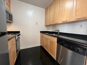 145 Fourth Avenue, Unit 15D in New York, NY - Building Photo - Building Photo