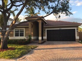 16725 Sapphire Ct in Weston, FL - Building Photo