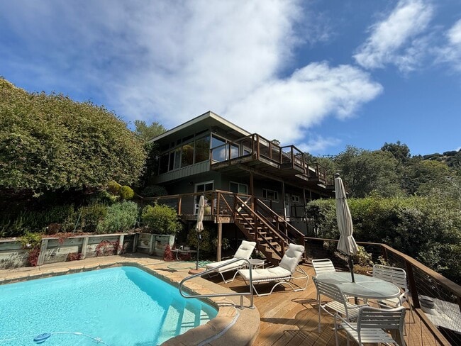 property at 212 Fairhills Dr