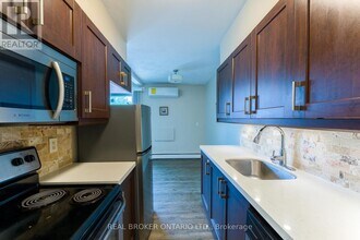 326-326 Hunter St E in Hamilton, ON - Building Photo - Building Photo
