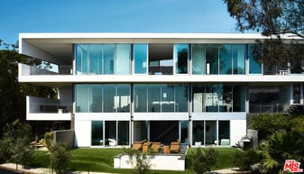 2500 Briarcrest Rd in Beverly Hills, CA - Building Photo