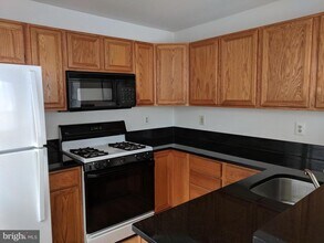109 Timberbrook Ln in Gaithersburg, MD - Foto de edificio - Building Photo