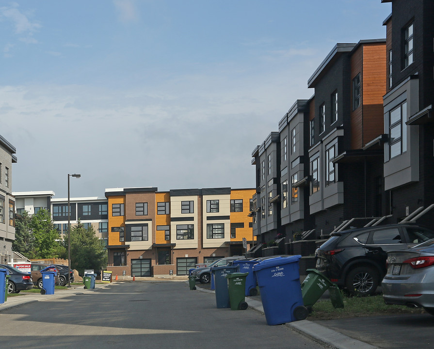 Gallery Towns - Phase II in Guelph, ON - Building Photo