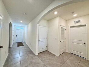 9098 Forge Breeze Lp in Wesley Chapel, FL - Building Photo - Building Photo