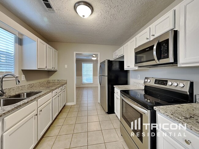 185 Whistle Way in Locust Grove, GA - Building Photo - Building Photo