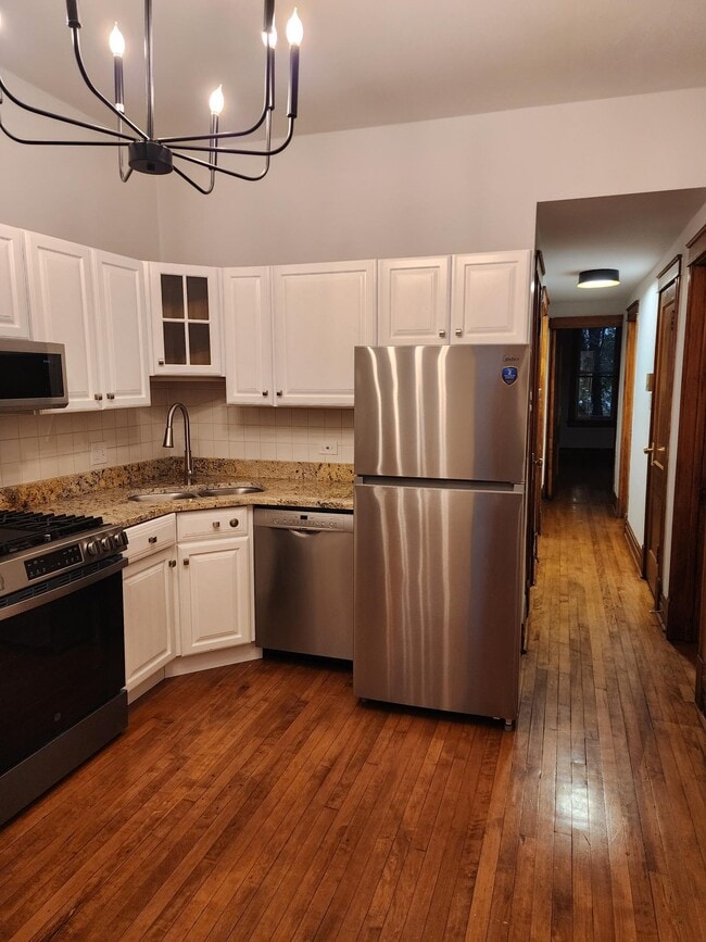 823 N Hoyne Ave, Unit Apartment 2