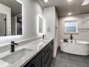 11510 Midway Rd in Dallas, TX - Building Photo - Building Photo