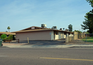 Rossmore Apartments in Phoenix, AZ - Building Photo - Building Photo