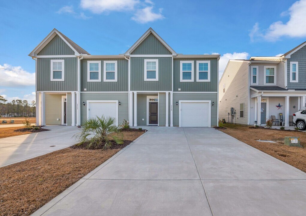 246 Arnette Dr in Ocean Isle Beach, NC - Foto de edificio