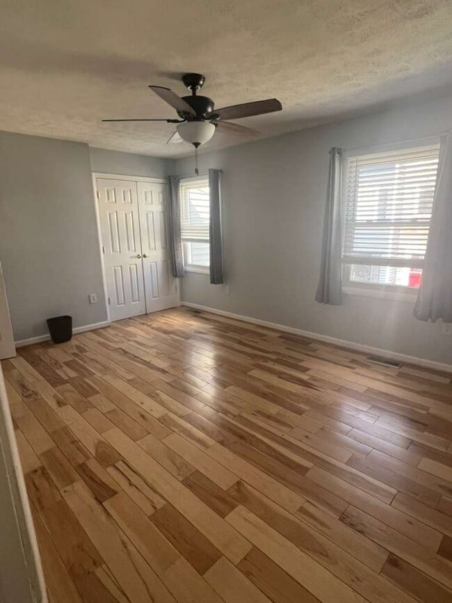 2080 Lake Grove Ln in Crofton, MD - Building Photo - Building Photo