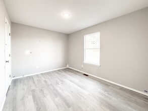 3404 N Nixon Ave in Springfield, MO - Building Photo - Building Photo