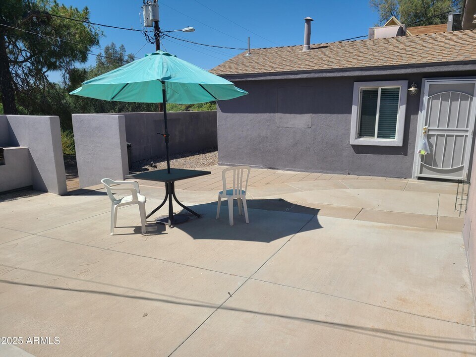 145 W Wickenburg Way in Wickenburg, AZ - Building Photo