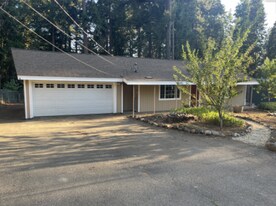 6876 Ridgeway Dr in Pollock Pines, CA - Building Photo