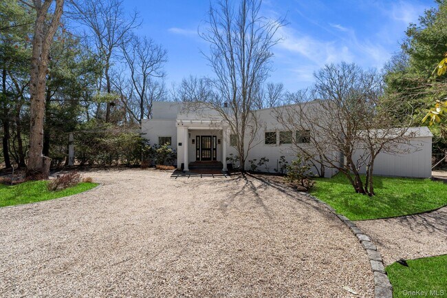 35 Ely Brook Rd in East Hampton, NY - Building Photo - Building Photo