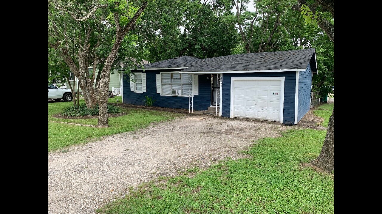 1509 Main St in La Marque, TX - Building Photo