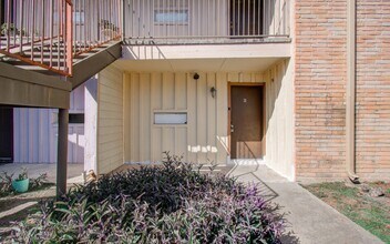 8110 Albacore Dr in Houston, TX - Foto de edificio - Building Photo