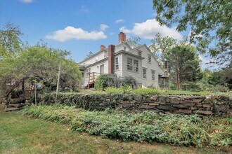 160 Hillspoint Rd in Westport, CT - Building Photo - Building Photo