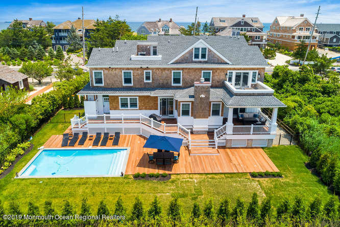 1328 Ocean Ave in Mantoloking, NJ - Foto de edificio