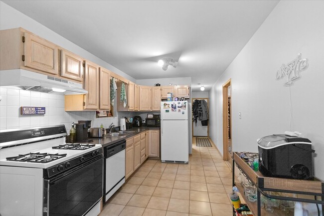1423 W Cortez St, Unit G in Chicago, IL - Foto de edificio - Building Photo