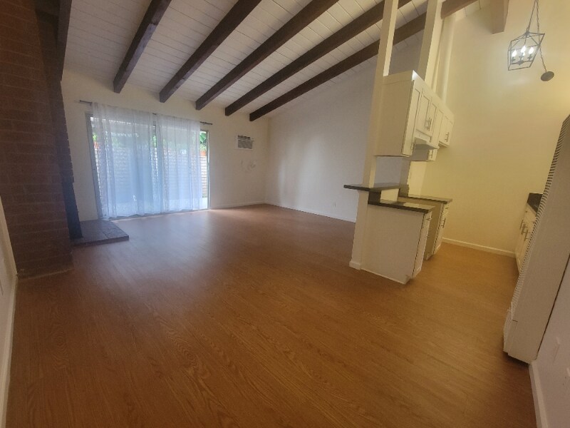 7340 Ventura Canyon Ave in Los Angeles, CA - Building Photo