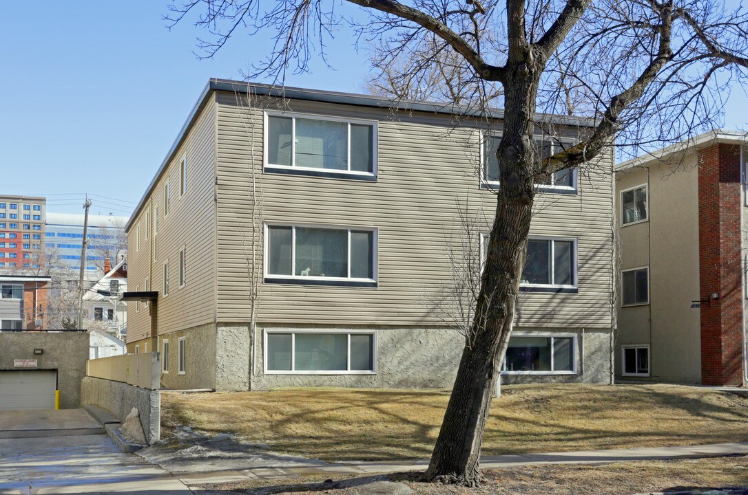 Burnbrae Apartments in Edmonton, AB - Building Photo