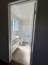 6925 Haskell Ave in Los Angeles, CA - Building Photo - Building Photo