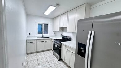 1128 Elm St in Honolulu, HI - Building Photo - Building Photo