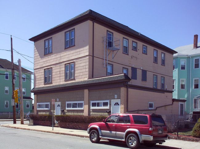 1020 Slade St in Fall River, MA - Building Photo - Building Photo