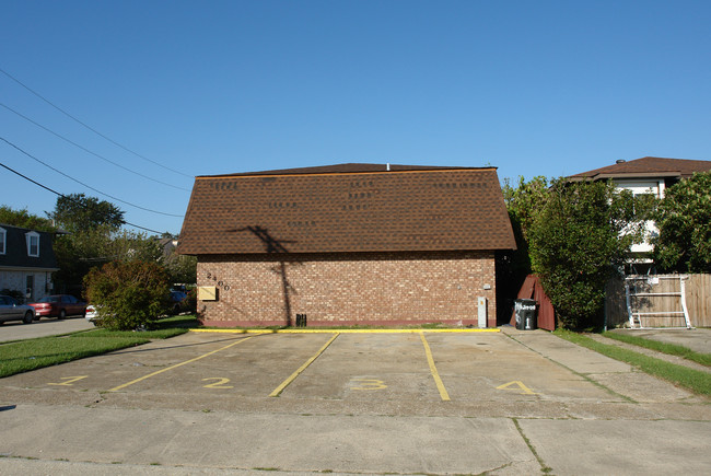 2400 Giuffrias Ave in Metairie, LA - Building Photo - Building Photo