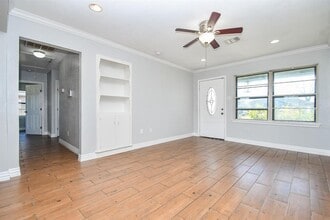455 Glenburnie Dr in Houston, TX - Building Photo - Building Photo