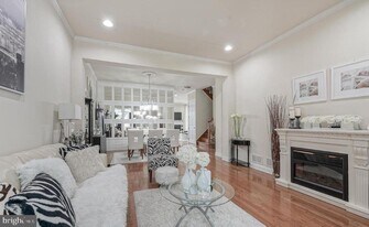 4204 Lexington Ct in Cherry Hill Township, NJ - Building Photo