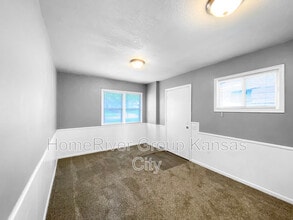 7801 E 112th St in Kansas City, MO - Building Photo - Building Photo