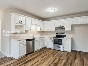 171 Charleston Way in Trussville, AL - Foto de edificio - Building Photo