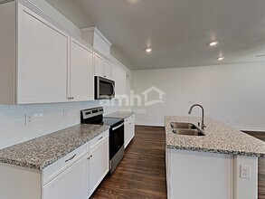 1461 Golden Hour Ave in North Las Vegas, NV - Building Photo - Building Photo