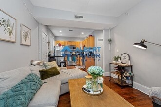 16 Sewall St, Unit 3 in Boston, MA - Building Photo - Building Photo