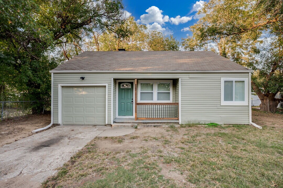 422 E Funston St in Wichita, KS - Building Photo